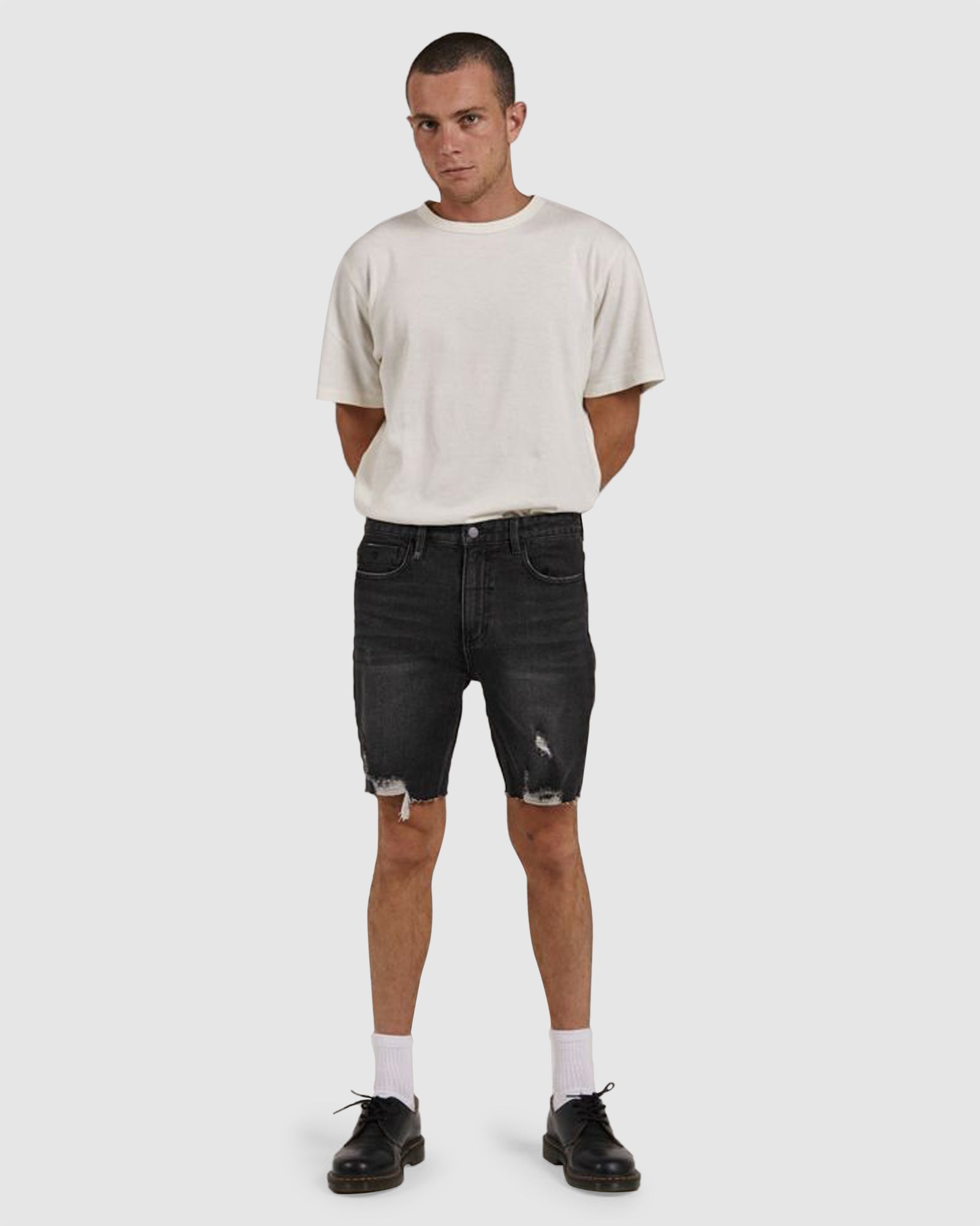 Men's Fashionable Destroyed Bones Stretch Denim Shorts for Versatile Styling